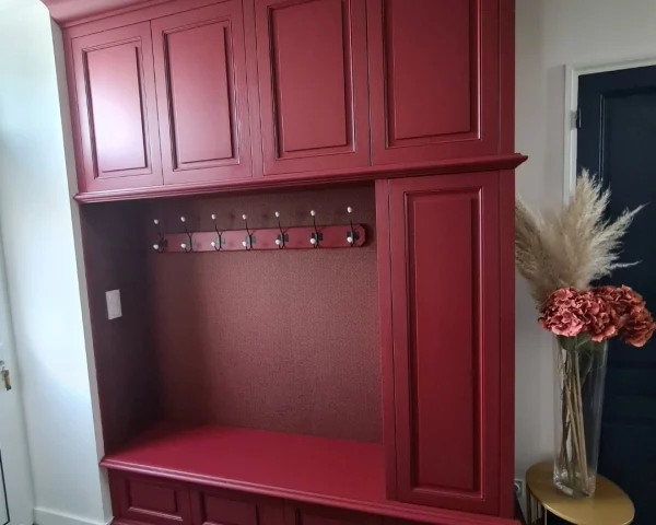 Meubles d'entrée avec banc intégré, portes manteaux et rangements